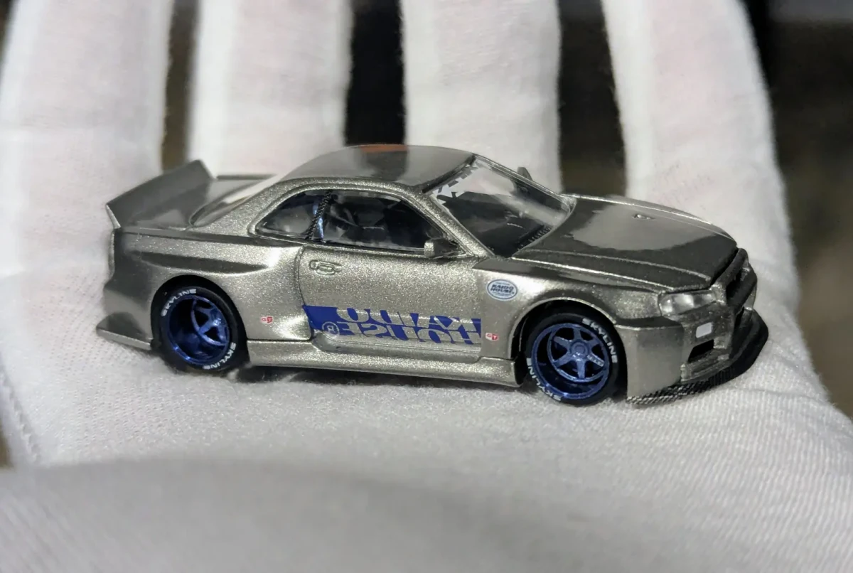 2025 Nissan Skyline GT-R (R34) Kaido Works Shinjuku V1 Silver: Box: Image 4