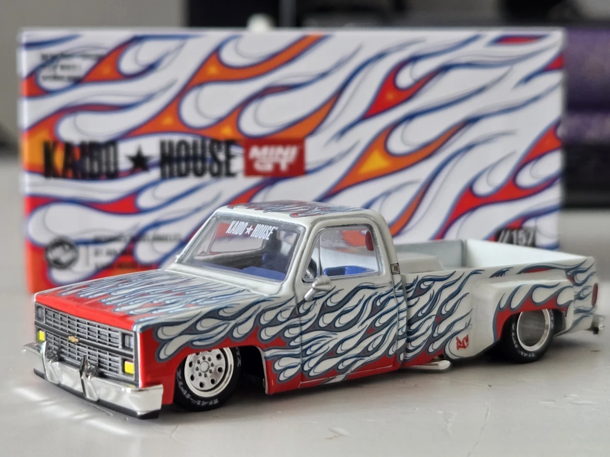 2025 Chevrolet Silverado Dually On Fire V2 White: No Package: Image 2
