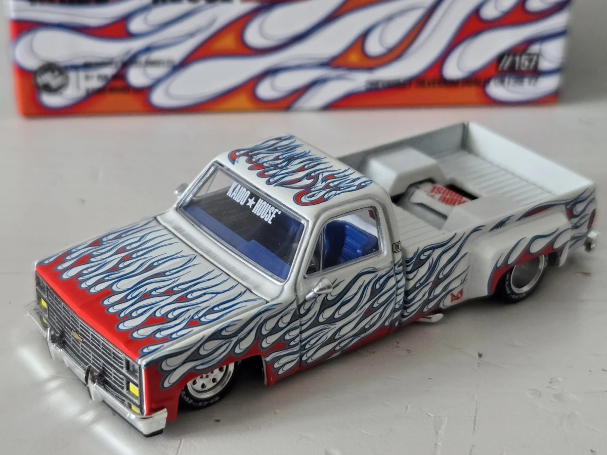 2025 Chevrolet Silverado Dually On Fire V2 White: No Package: Image 3