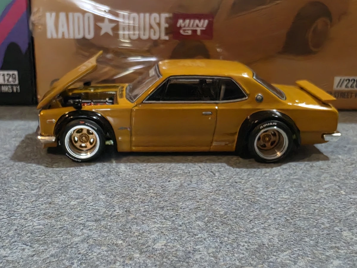 2025 Nissan Skyline 2000GT-R (KPGC 10) Kaido Street V2 Gold: Box: Image 2