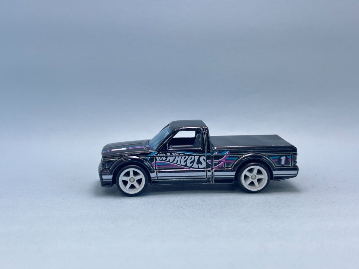 2026 91 GMC Syclone Blue: Image 3