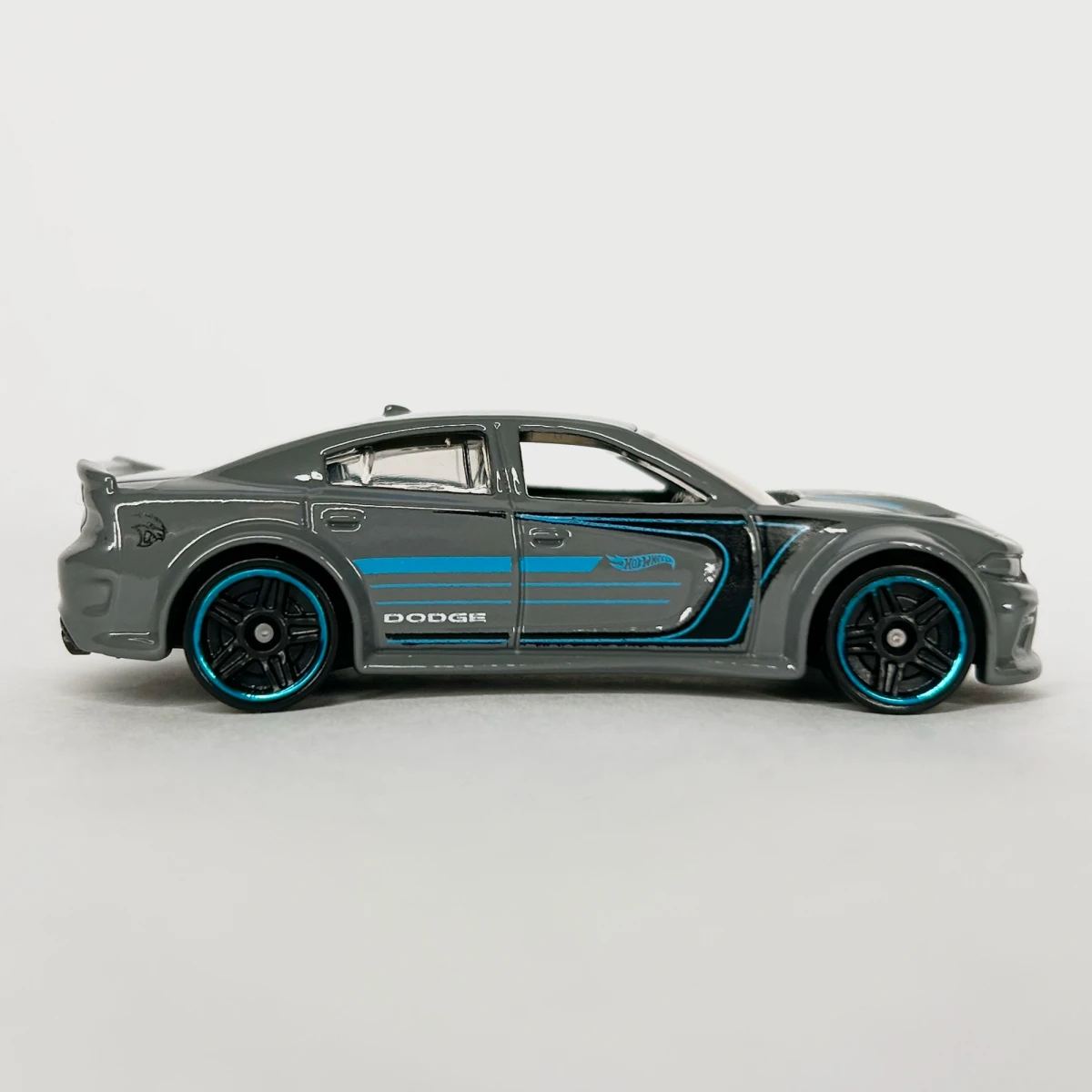 2026 20 Dodge Charger Hellcat Grey: No Package: Image 3