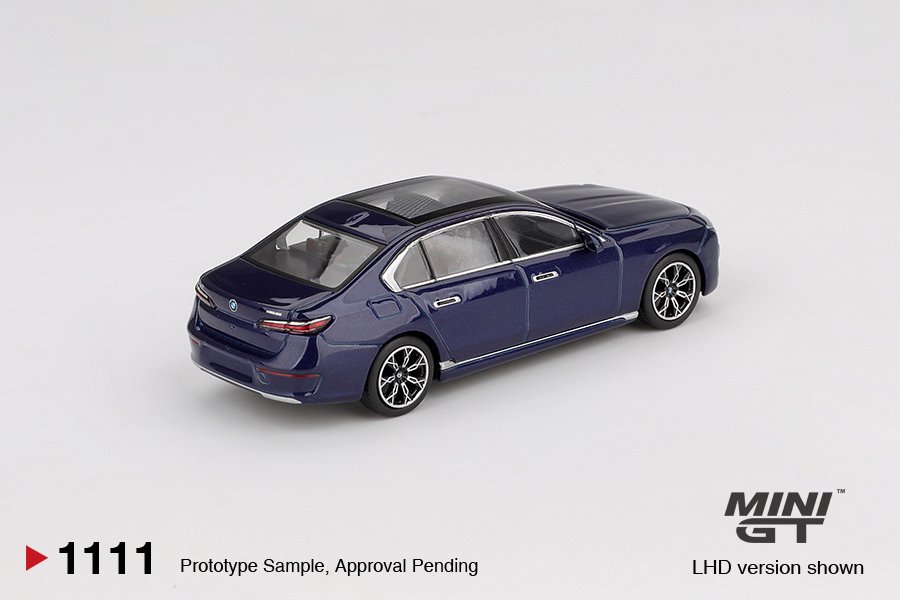 2025 BMW i7 xDrive60 Blue: Image 4