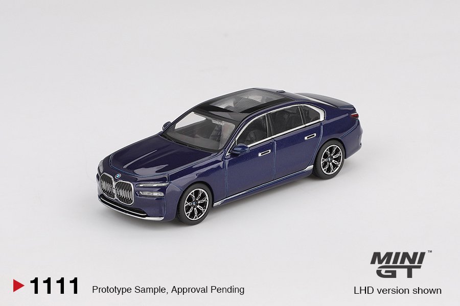 2025 BMW i7 xDrive60 Blue: Image 2