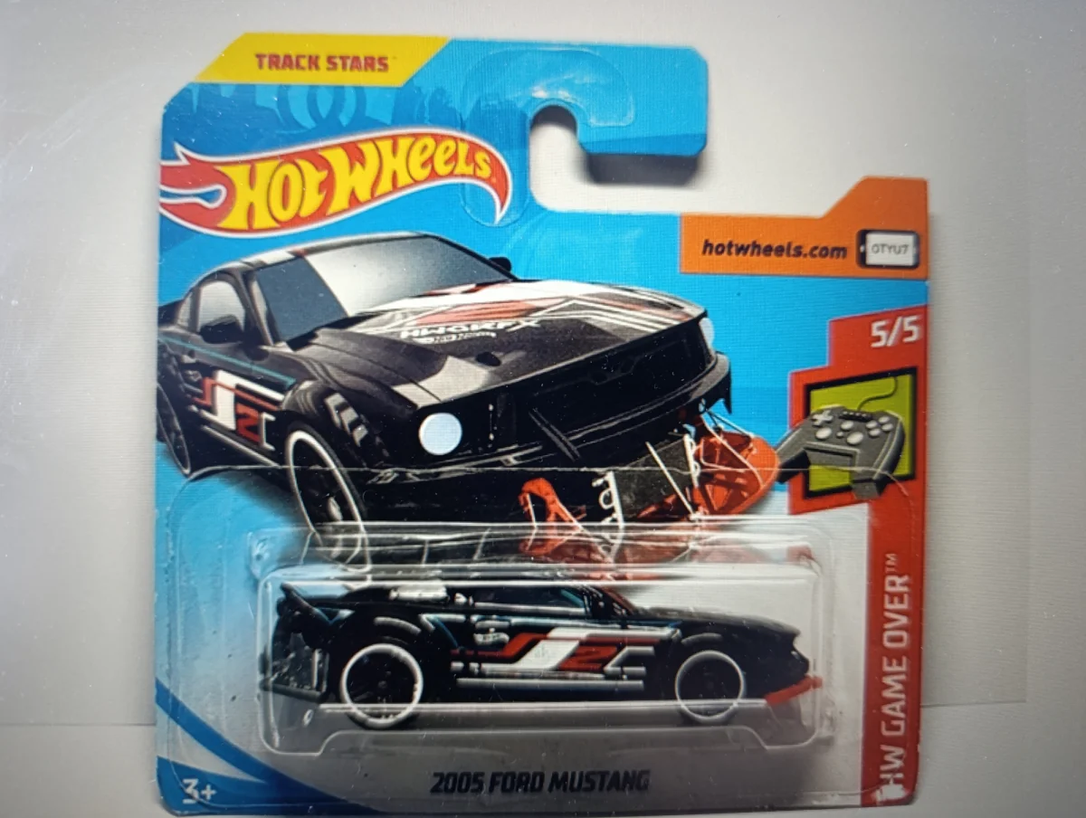 2019 2005 Ford Mustang Black: Short: Image 2