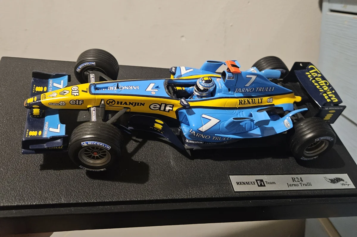 Hot Wheels Renault R24 (Jarno Trulli)