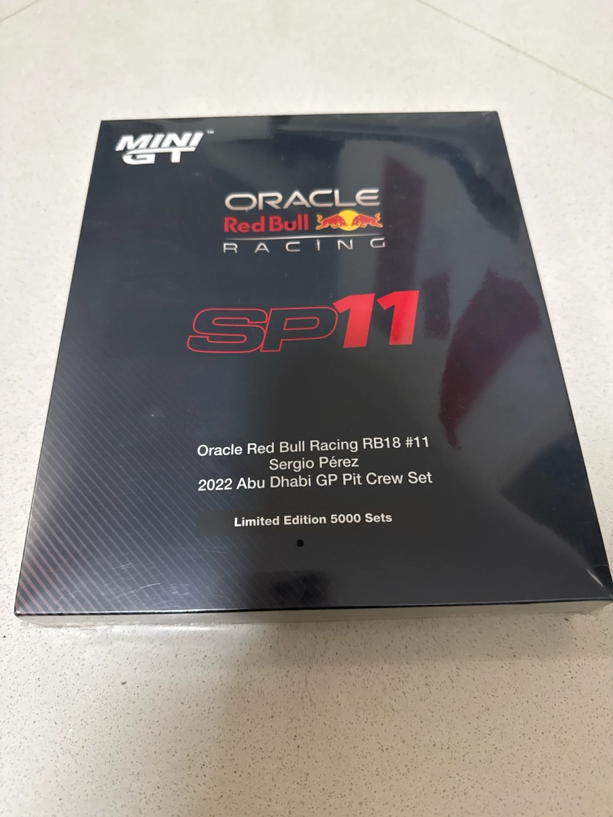 2023 Oracle Red Bull Racing RB18 #11 Sergio Pérez 2022 Abu Dhabi GP Pit Crew Set Blue: Box: Image 5