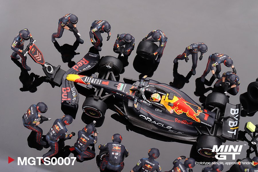 2023 Oracle Red Bull Racing RB18 #1 Max Verstappen 2022 Abu Dhabi GP Pit Crew Set Blue: Image 3