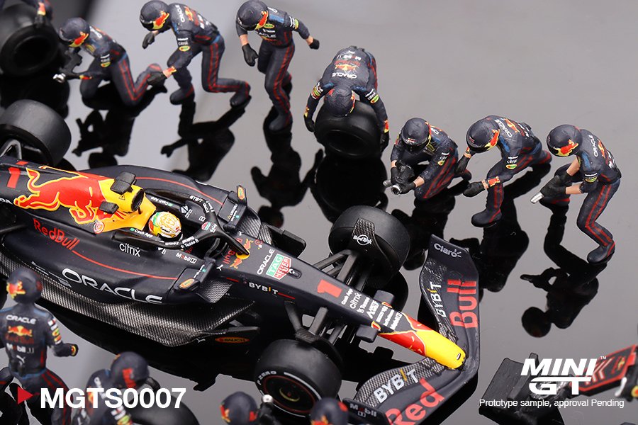 2023 Oracle Red Bull Racing RB18 #1 Max Verstappen 2022 Abu Dhabi GP Pit Crew Set Blue: Image 4
