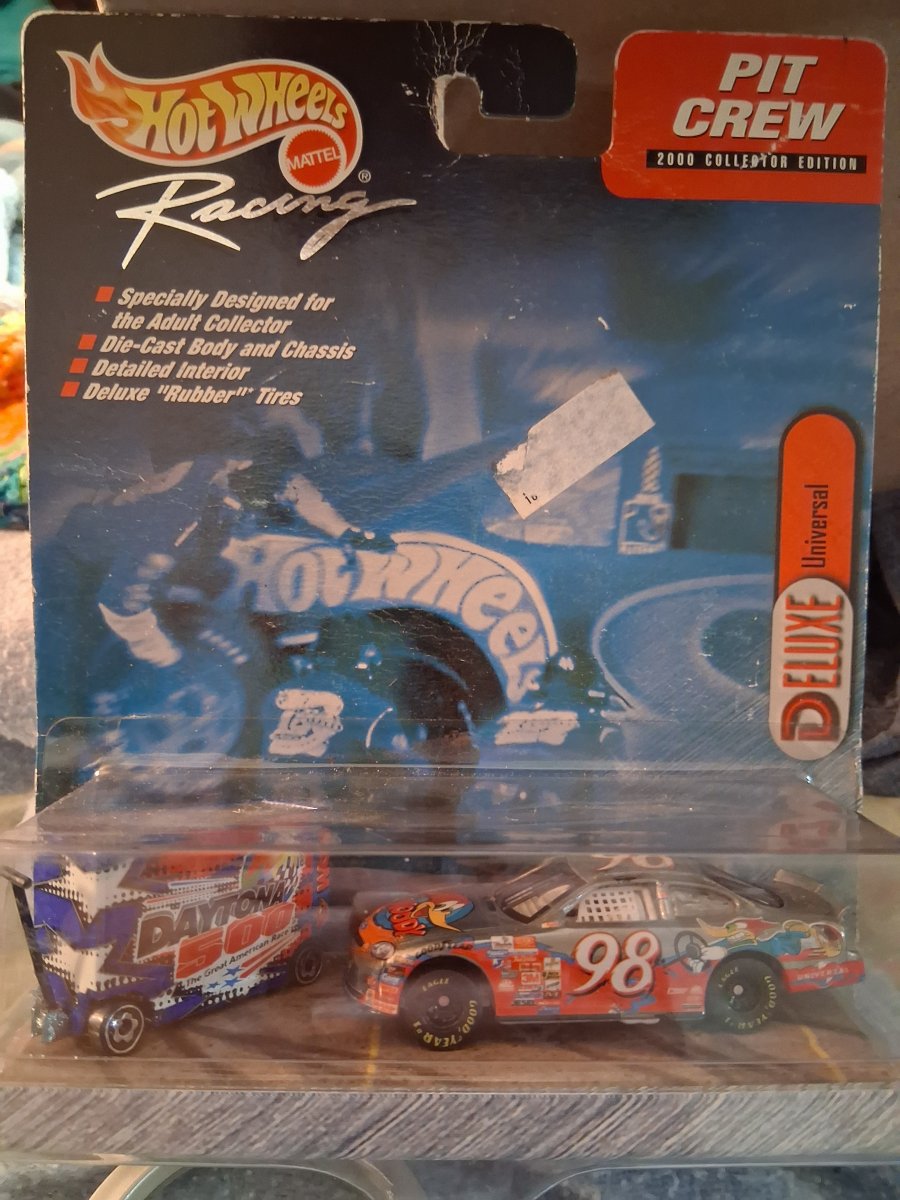 Hot Wheels Ford Taurus and Tool Box #98 Woody Woodpecker