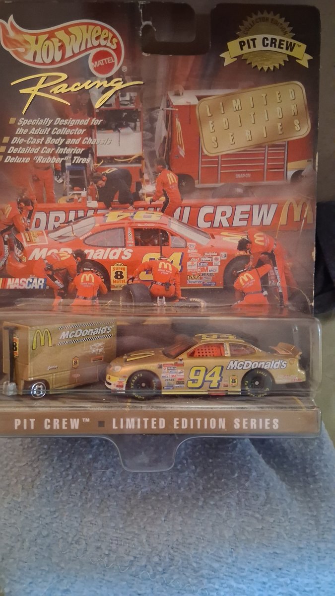 Hot Wheels Ford Taurus and Tool Box Bill Elliott Racing #94