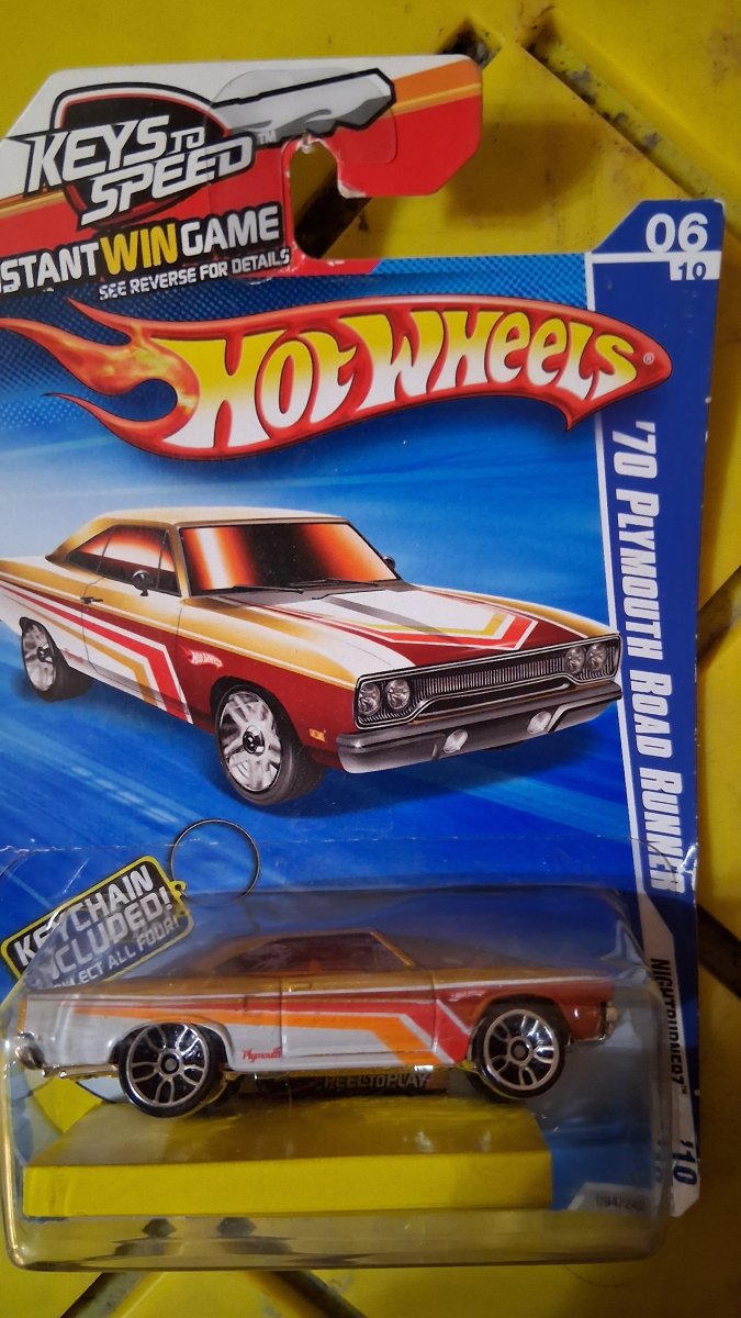 2010 70 Plymouth Road Runner Gold: Long (US): Image 2