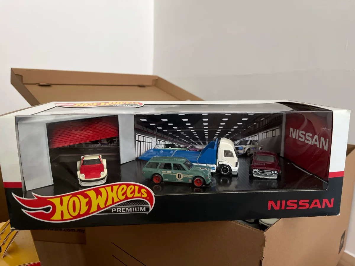 Hot Wheels 71 Datsun Bluebird 510 Wagon, Nissan Fairlady Z, Nissan Laurel 2000 SGX & Aero Lift