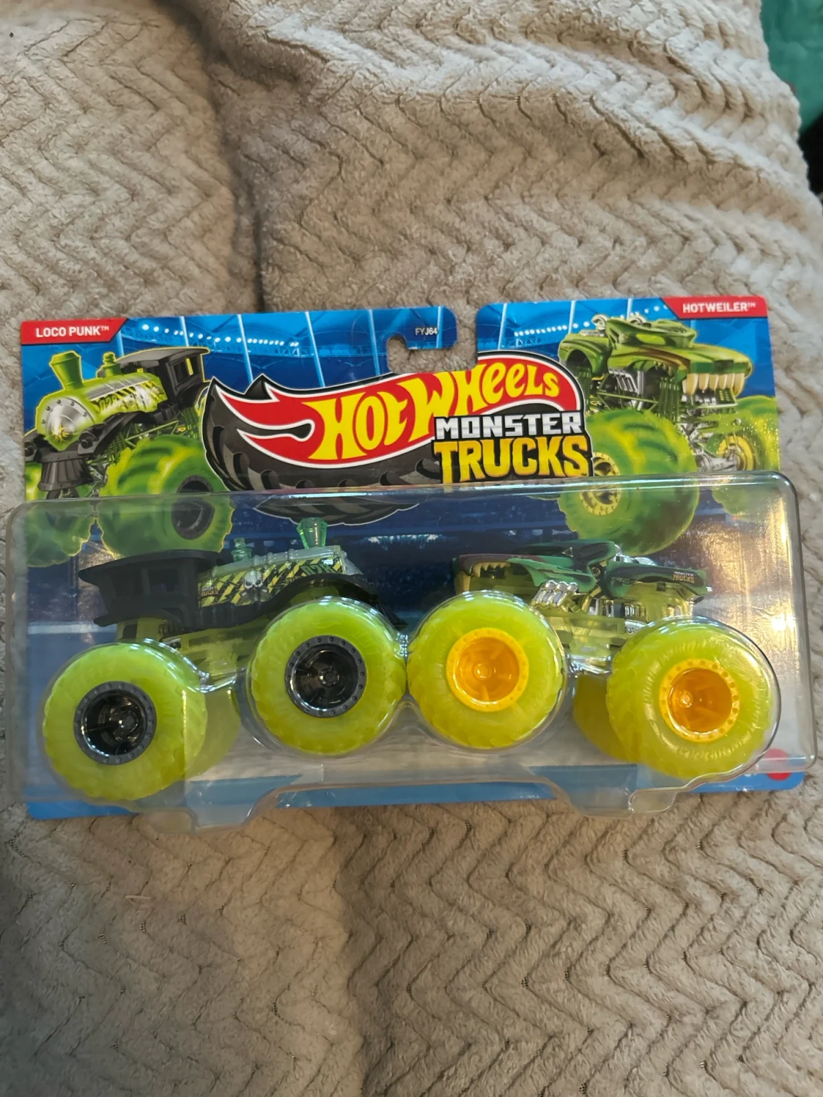 Hot Wheels Loco Punk Vs Hotweiler