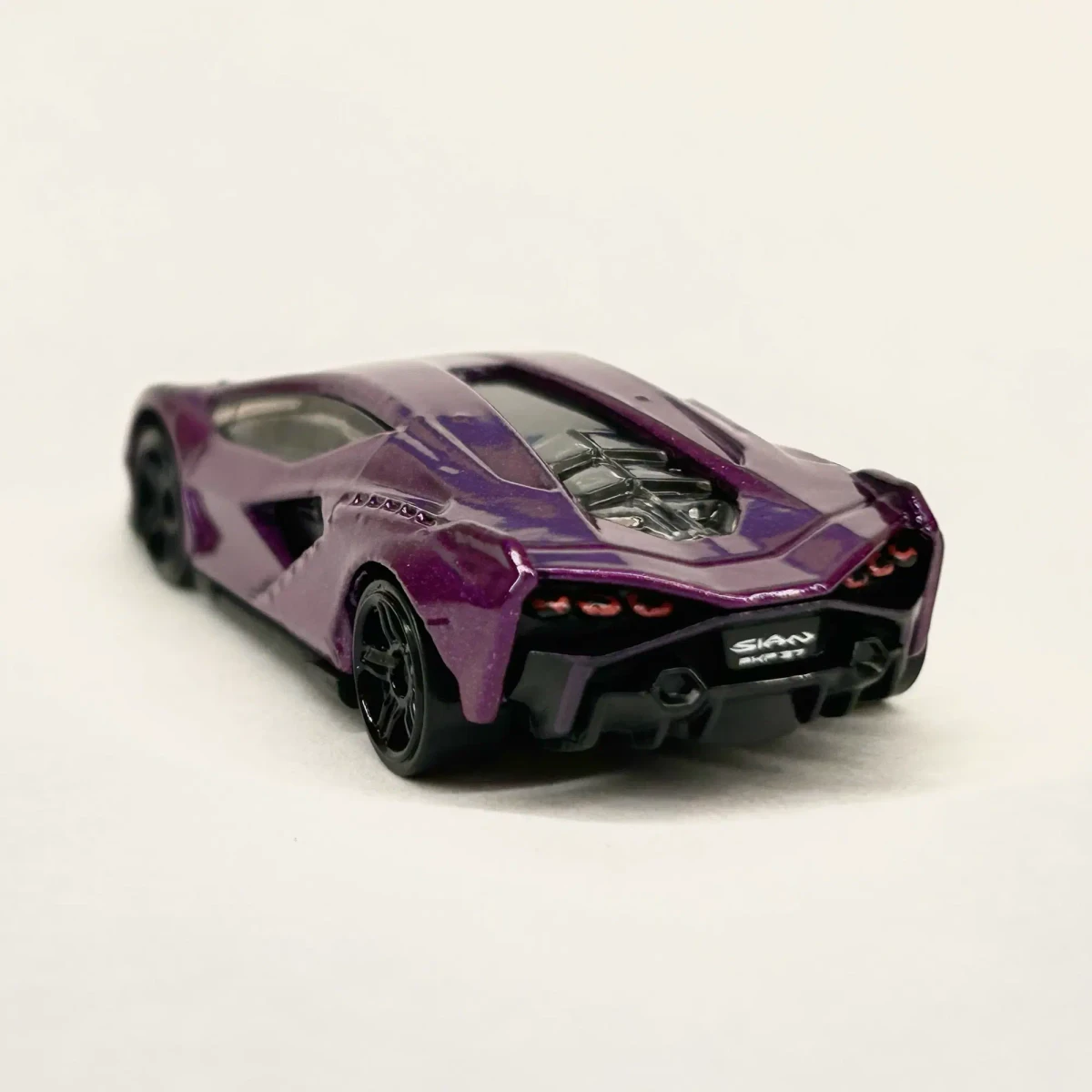 2026 Lamborghini Sian FKP 37 Purple: No Package: Image 5