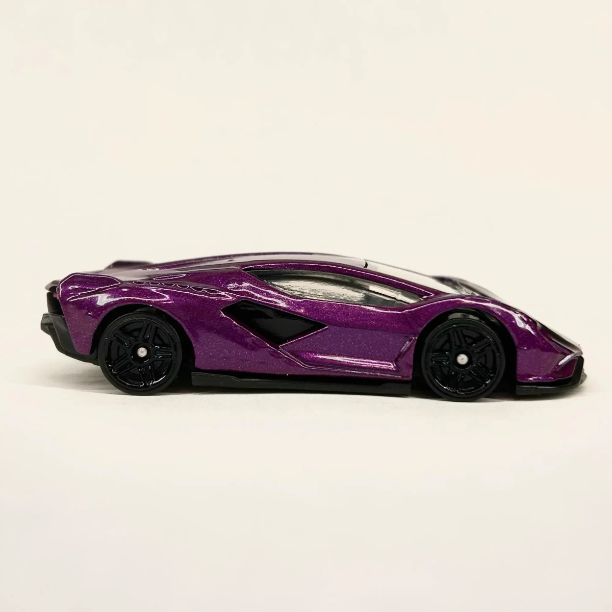 2026 Lamborghini Sian FKP 37 Purple: No Package: Image 3
