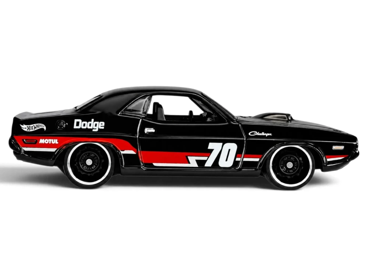 2026 70 Dodge HEMI Challenger Black: No Package: Image 5