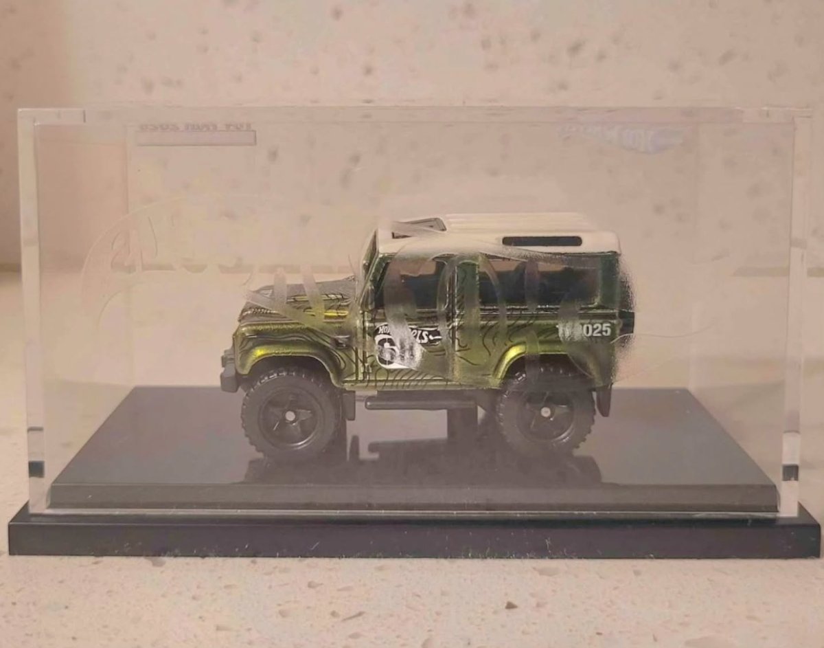 2025 Land Rover Defender 90 Green: Image 2