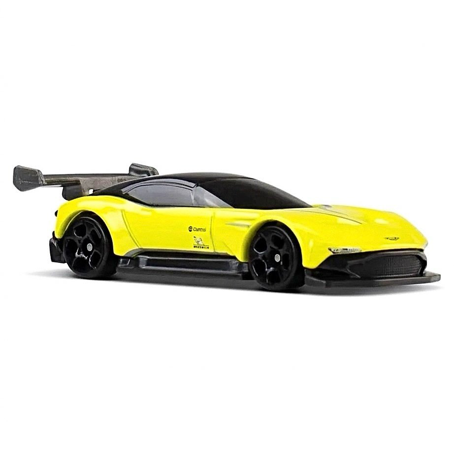 2026 Aston Martin Vulcan Yellow: Image 2