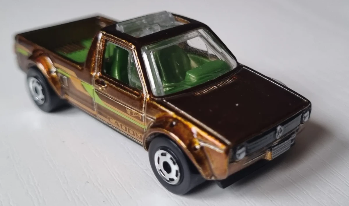 2026 Volkswagen Caddy Bronze: No Package: Image 2