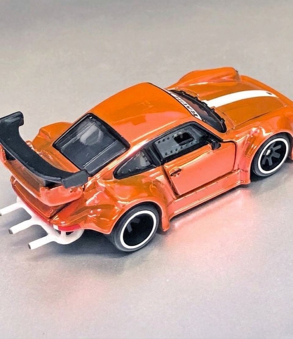 2026 RWB Porsche 930 Orange: Image 5