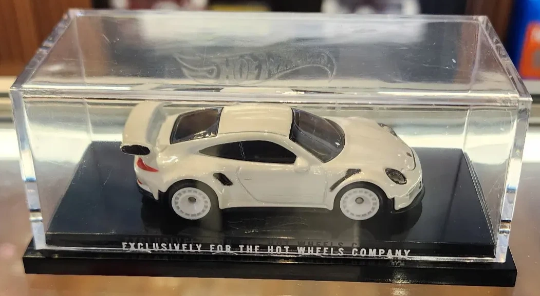 2018 Porsche 911 GT3 RS White: No Package: Image 3