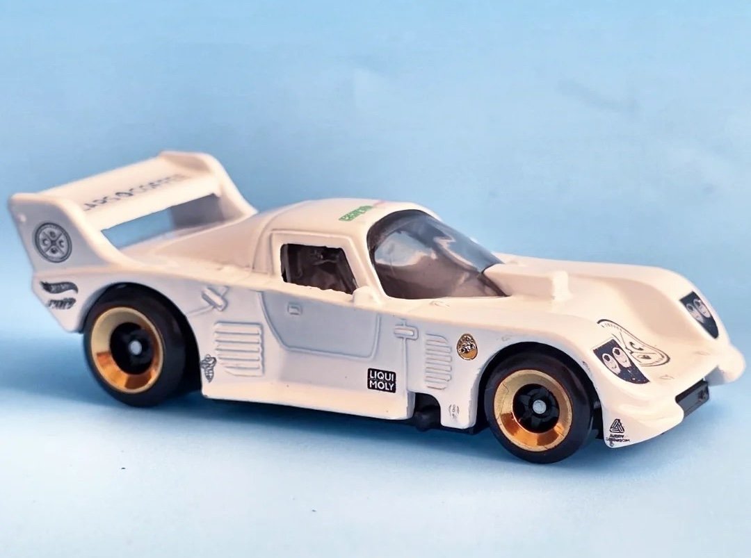 2026 La Liebre White: Image 2