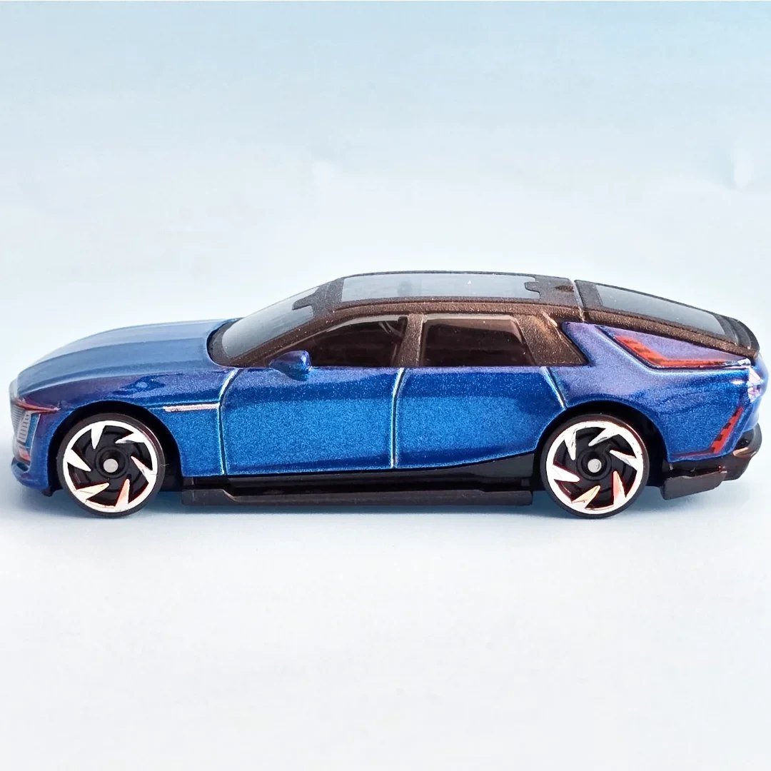 2026 Cadillac Celestiq Blue: Image 6