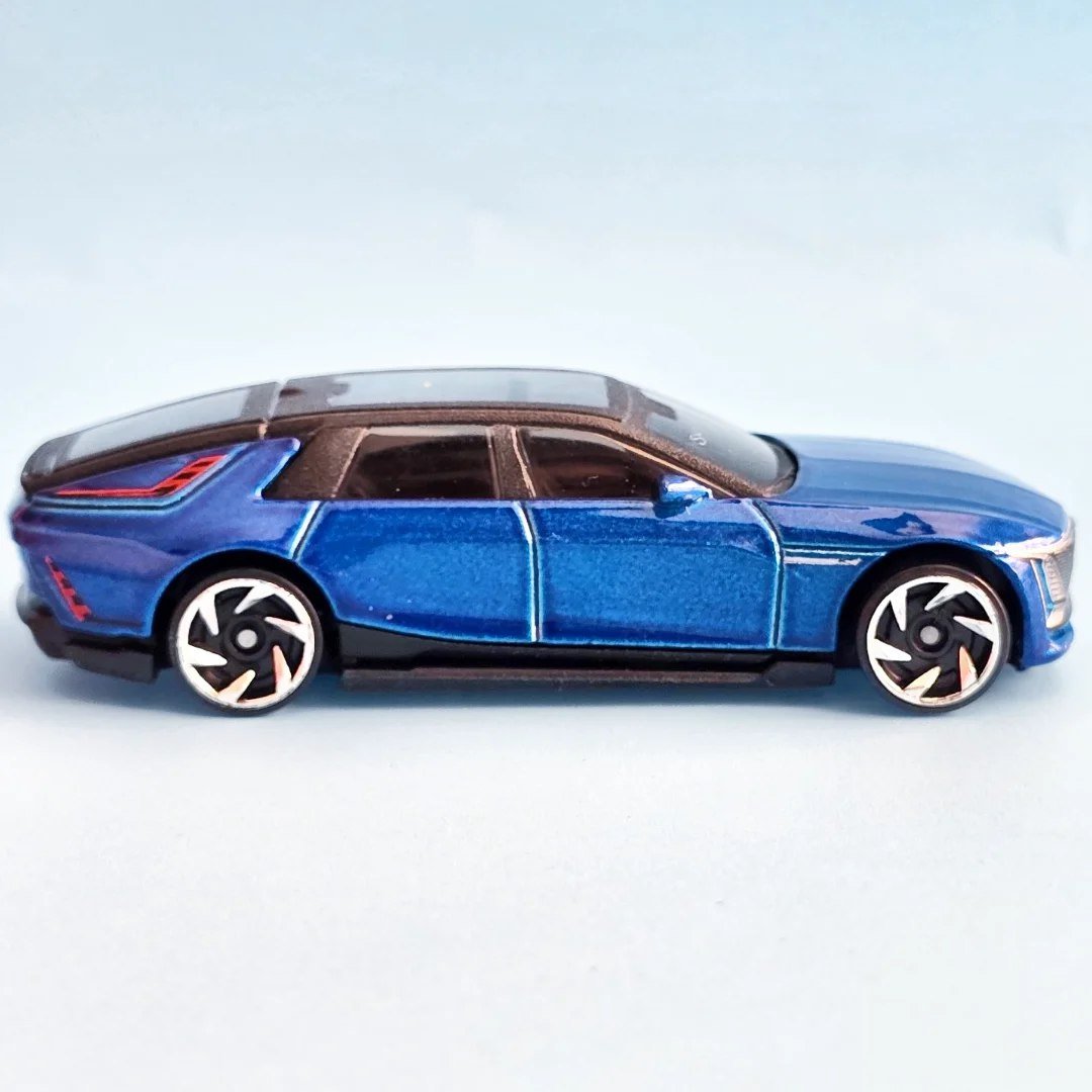 2026 Cadillac Celestiq Blue: Image 4