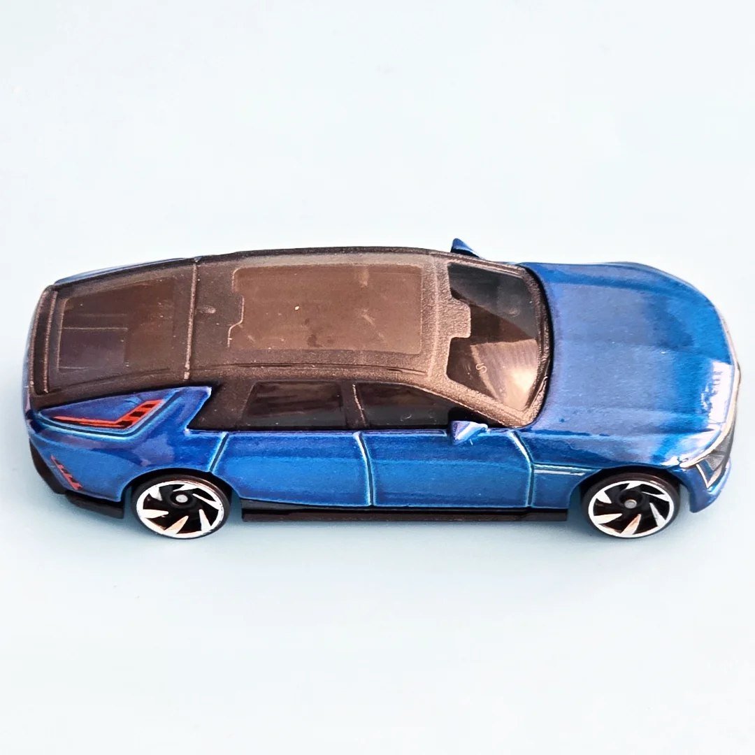 2026 Cadillac Celestiq Blue: Image 5