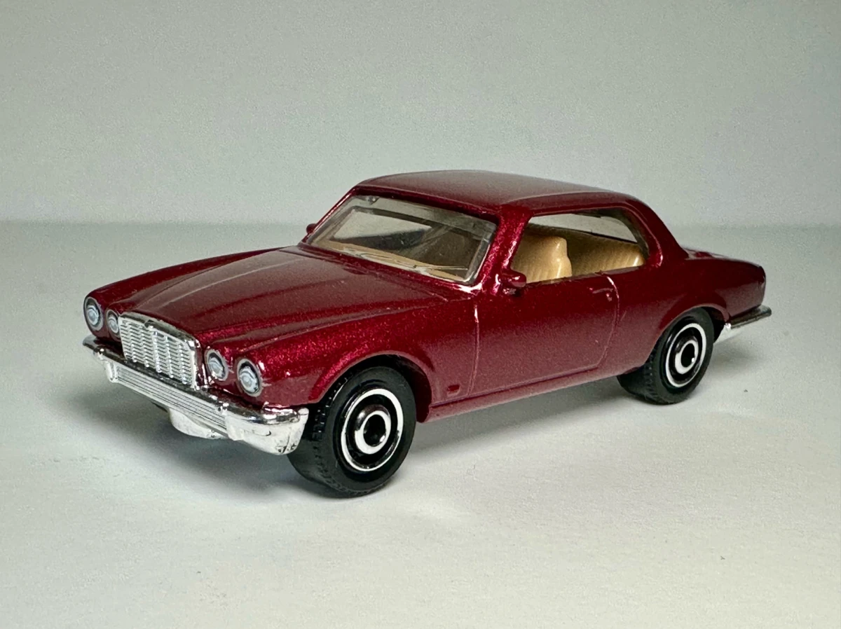 2025 1977 Jaguar XJ6C Purple: No Package: Image 4