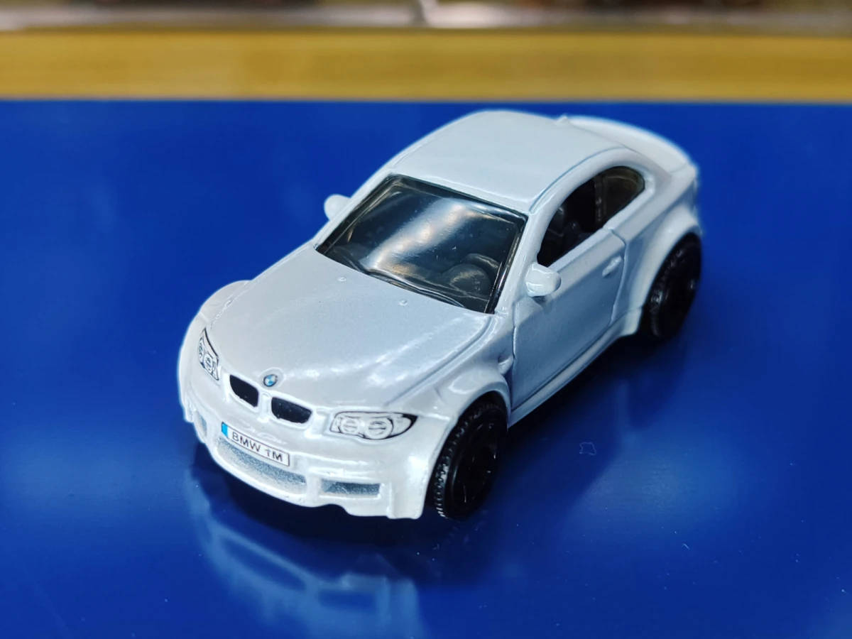 2025 BMW 1M White: No Package: Image 3