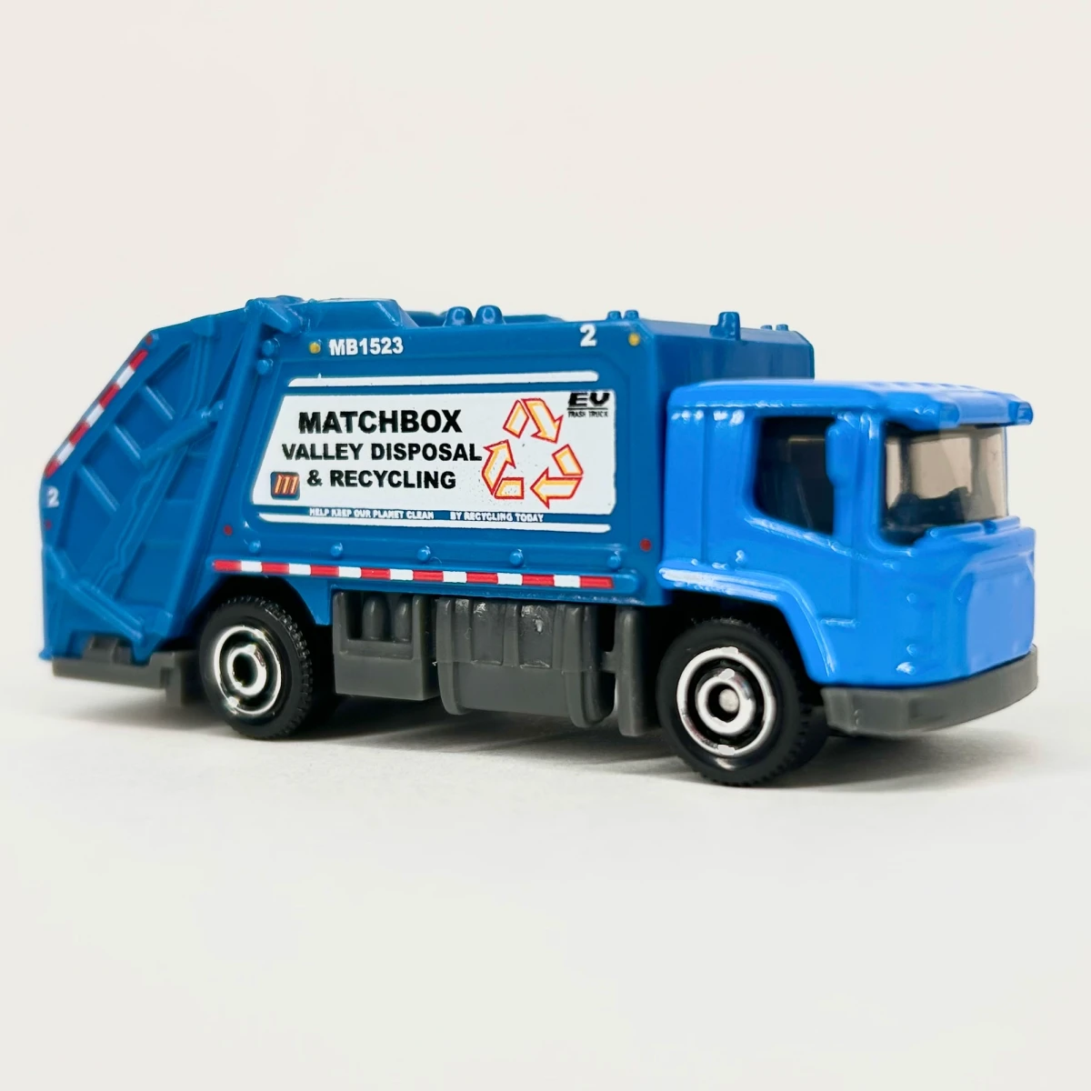 2025 MBX EV Trash Truck Blue: No Package: Image 3