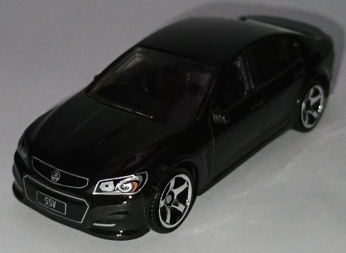 Hot Wheels Holden VF Commodore SSV