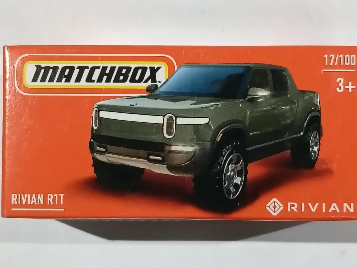 2024 Rivian R1T Green: Box: Image 3