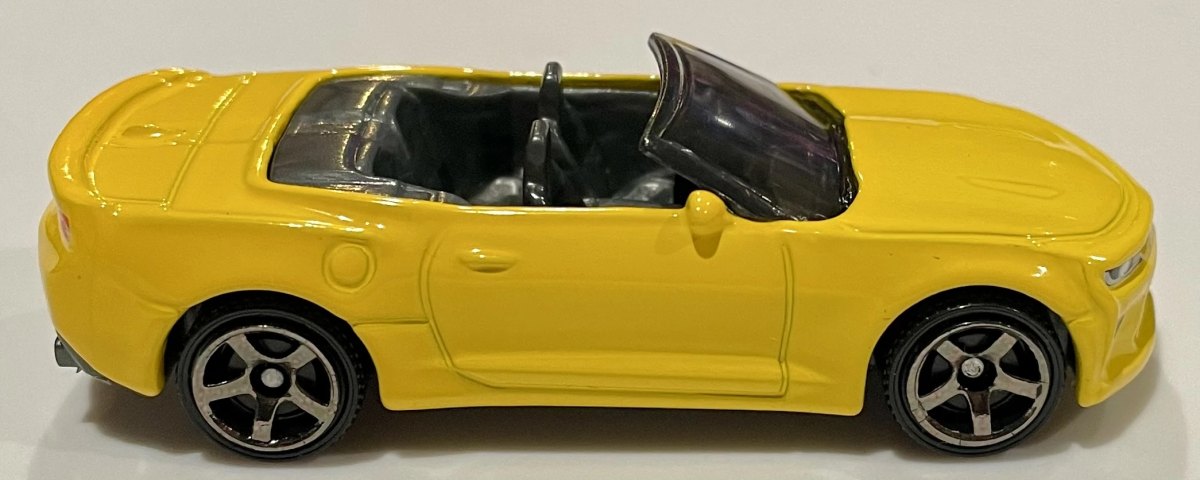 Hot Wheels 16 Chevy Camaro Convertible
