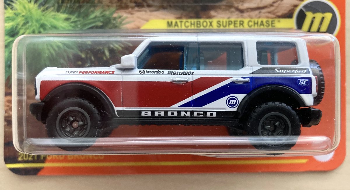 2022 2021 Ford Bronco White: No package: Image 2