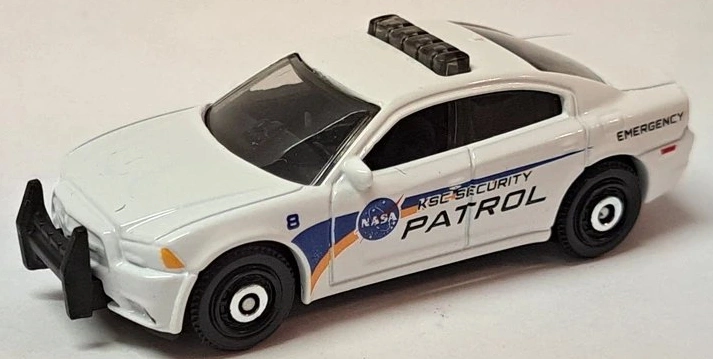 2022 Dodge Charger Pursuit White: No package: Image 2
