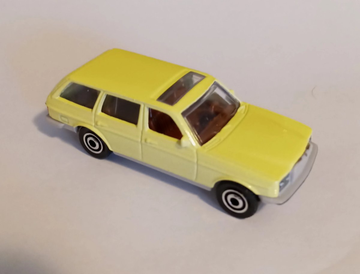 Hot Wheels Mercedes-Benz S 123 Station Wagon