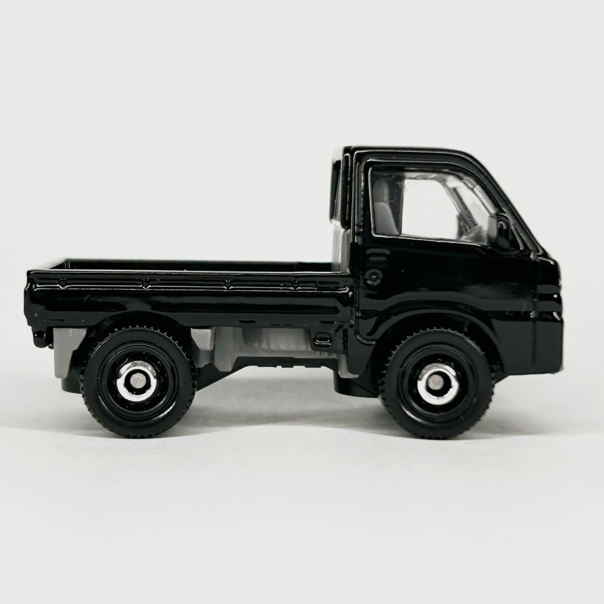 2021 Subaru Sambar Black: No Package: Image 6