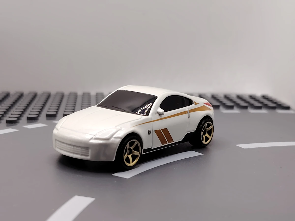 2021 2003 Nissan 350Z White: No Package: Image 3