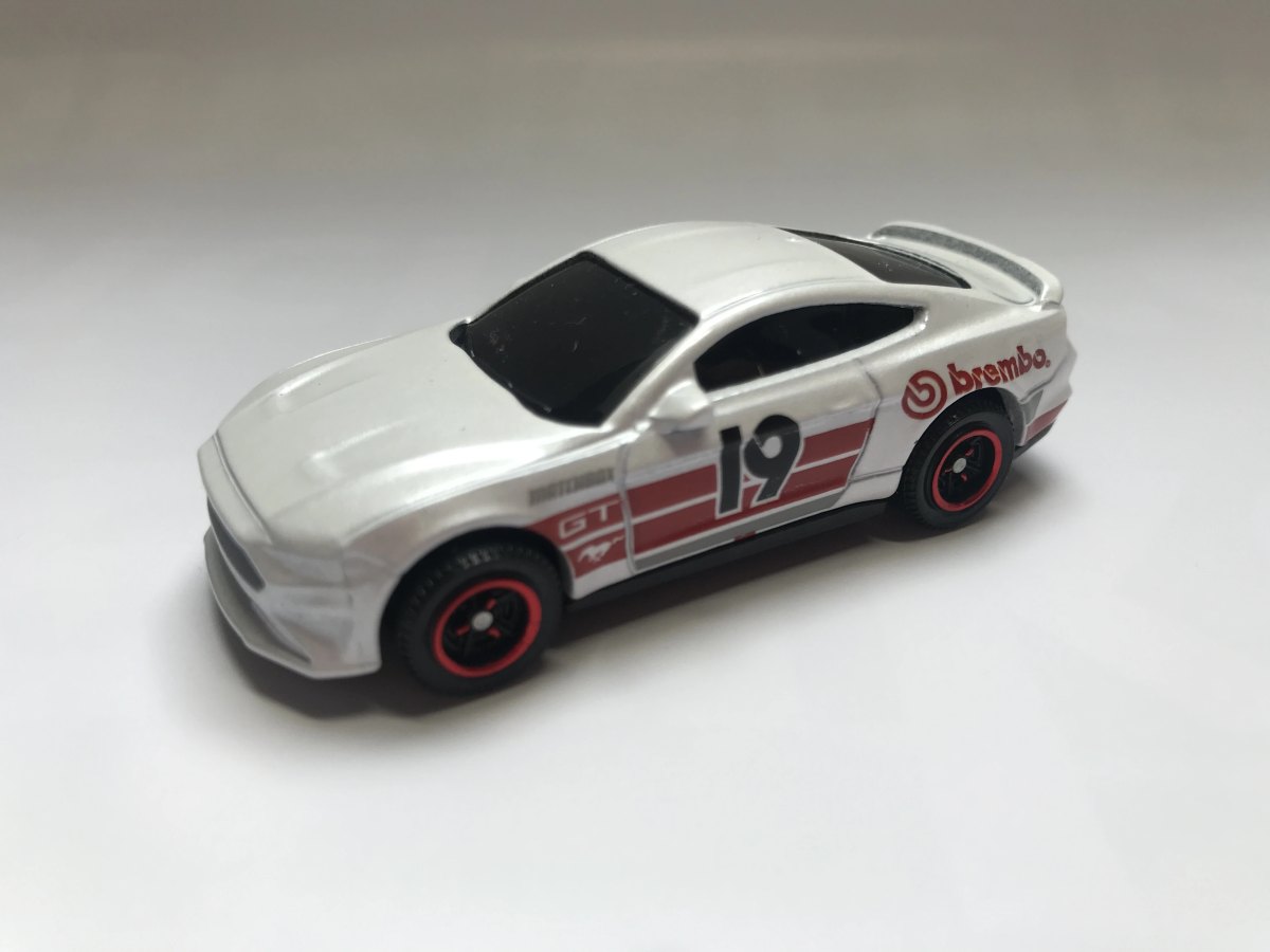 Hot Wheels 19 Ford Mustang Coupe
