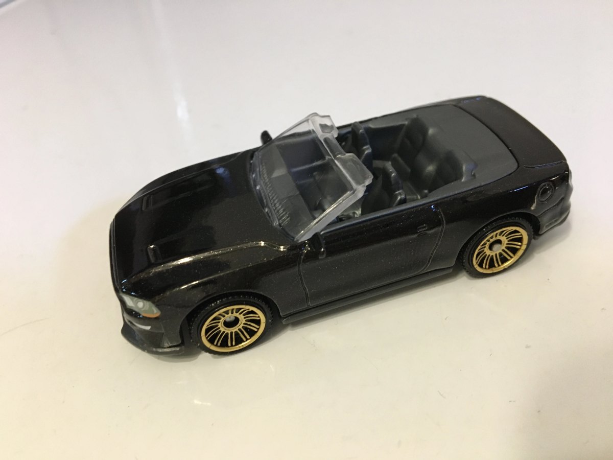 Hot Wheels 2018 Ford Mustang Convertible