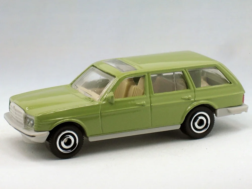Hot Wheels Mercedes-Benz W123 Wagon