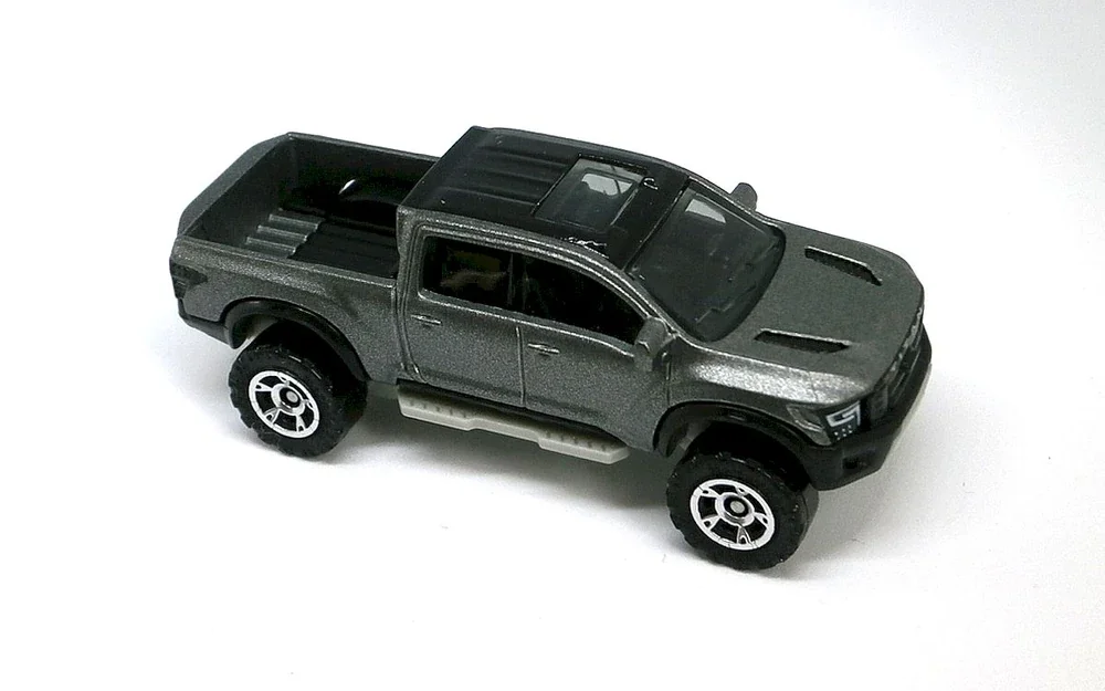 2019 Nissan Titan Warrior Concept Grey: Image 2