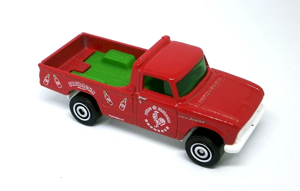 2019 62 Nissan Junior Red: Image 2