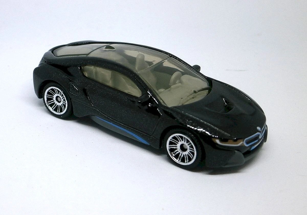 Hot Wheels 16 BMW i8