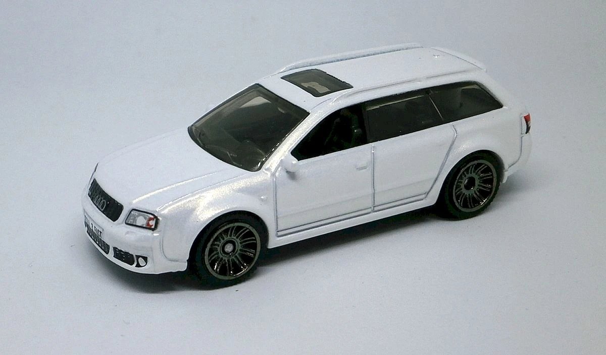 Hot Wheels 94 Audi Avant RS2