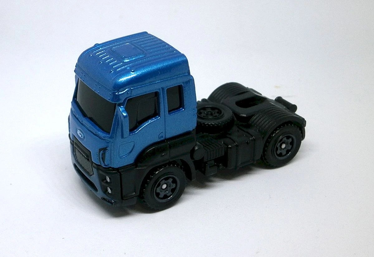 Hot Wheels 13 Ford Cargo