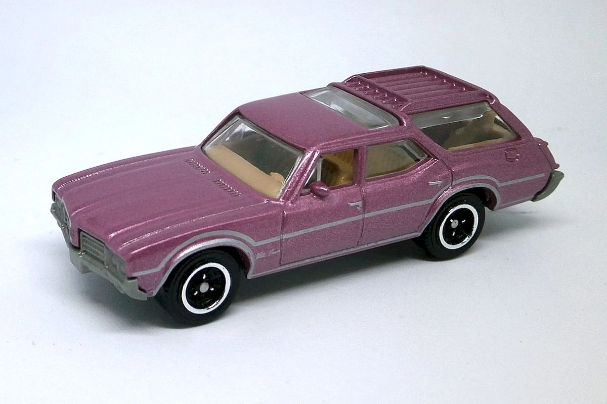 Hot Wheels Oldsmobile Vista Cruiser